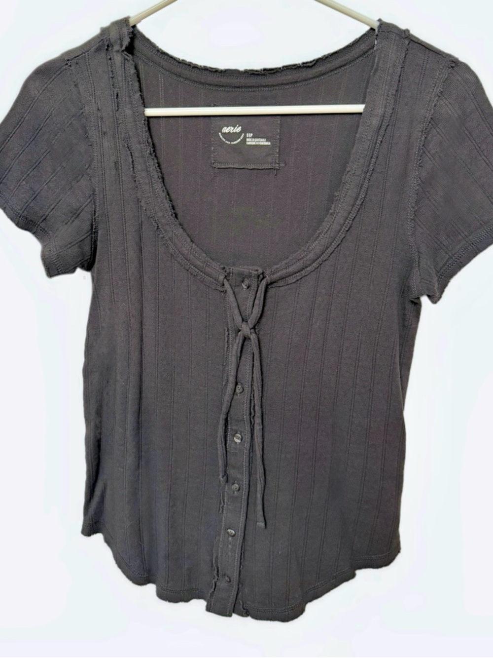 ✨ Aerie Size M Gray Ribbed Button Front Tie Neck Short Sleeve Top ✨